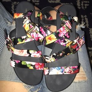Floral sandals!